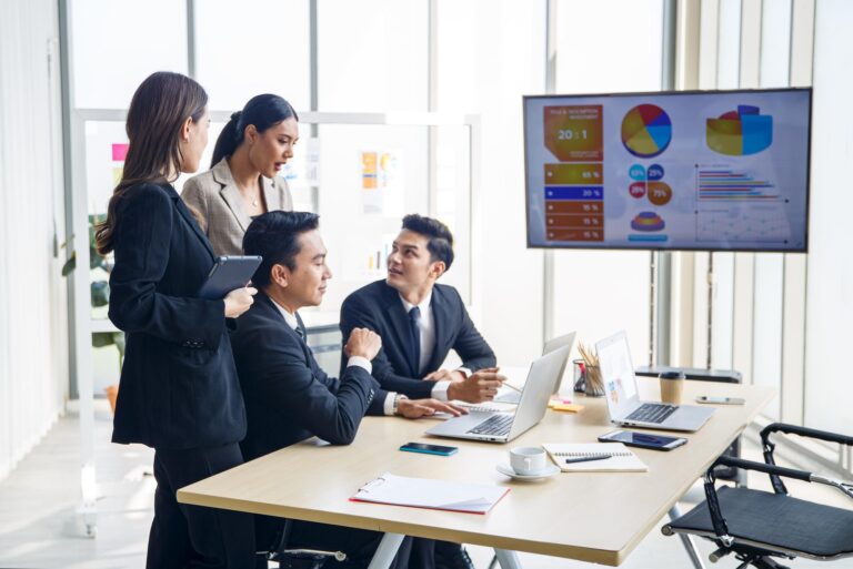 Top Reasons Interactive Display Panels Are Better Than Regular LED TVs